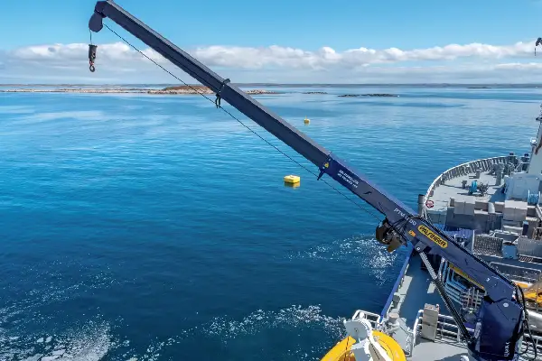 Marine cranes for vessels and offshore applications